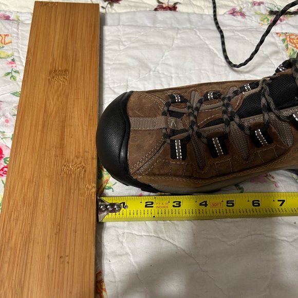 MENS KEEN Waterproof boots. Size 9. - Picture 9 of 10